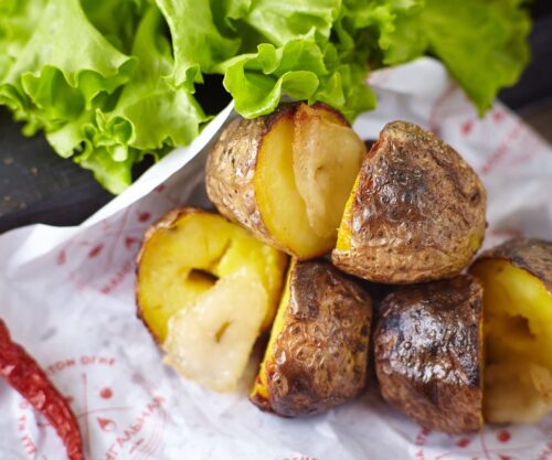 Фирменный картофель с салом на мангале